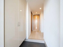 【埼玉県/川口市末広】グランレーヴ川口 玄関：※リフォーム工事前の写真です