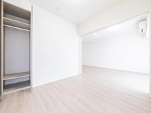 【東京都/北区上十条】ザ・タワー十条 洋室：写真奥：リビング・ダイニング