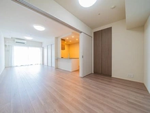 【東京都/北区上十条】ザ・タワー十条 LDK：写真手前：洋室