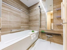 【埼玉県/川口市栄町】プラウドタワー川口クロス 浴室：フラットラインライト採用で開放感あり