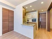 【埼玉県/川口市栄町】プラウドタワー川口クロス ダイニングキッチン：ダイニング部分には奥行のある収納あり