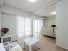 【滋賀県/大津市柳が崎】プラウドシティ大津京 洋室：写真奥：リビング・ダイニング