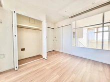 【京都府/京都市中京区堺町通御池下る】アーバンライフフォルムズ烏丸御池 洋室：約6.0帖。メゾネットタイプの上階にございます。