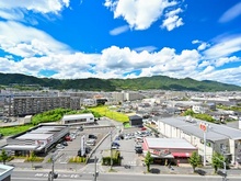 【滋賀県/大津市柳が崎】プラウドシティ大津京 A棟 眺望：西側眺望、比叡山を望む