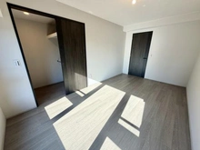 【京都府/京都市中京区河原町通二条下る】ジオ京都御池通 洋室：洋室(約8.4帖)