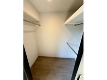 【京都府/京都市中京区河原町通二条下る】ジオ京都御池通 洋室：洋室(約8.4帖)ウォークインクローゼット