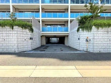 【兵庫県/神戸市垂水区舞子台】ワコーレ舞子グランテラス 駐車場：駐車場出入り口