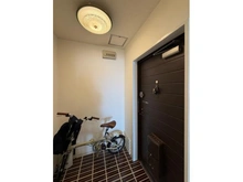 【兵庫県/神戸市垂水区海岸通】シャンボール舞子 玄関：※家具・家電は販売代金に含まれません。