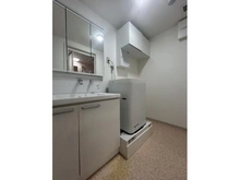 【兵庫県/神戸市中央区中島通】コープ野村青谷 洗面室：※家具調度品は価格に含まれません。