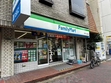 【兵庫県/神戸市中央区中山手通】ワコーレ神戸トアプレミアム ファミリーマート神戸中山手通店（現地より約450m）：