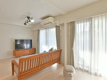 【兵庫県/神戸市須磨区大池町】シエリア須磨鷹取 リビング・ダイニング：手前：洋室