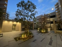 【兵庫県/神戸市西区井吹台西町】プラウドシティ神戸西神南 敷地内：コミュニティスクエア