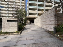 【兵庫県/神戸市灘区森後町】プレミスト六甲道 アプローチ