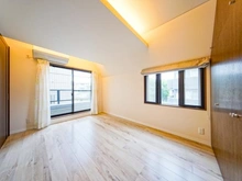 【東京都/新宿区市谷砂土原町】ロイヤルステージ市ヶ谷 洋室：家具調度品は価格に含まれません