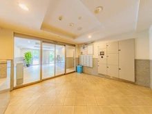 【東京都/江東区三好】クリオ美術館通り壱番館 宅配BOX：左側：エントランス