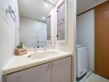 【神奈川県/横浜市鶴見区大東町】ルイシャトレ鶴見 ウエストコート 洗面所