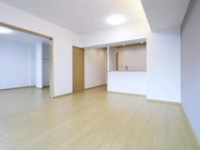 【神奈川県/横浜市鶴見区市場上町】コープ野村バードウッド鶴見 3番館 LDK：左：洋室約8.2帖