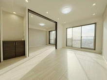 【神奈川県/横浜市旭区中沢】二俣川パーク・ホームズ壱番館 リビング・ダイニング：（奥）洋室