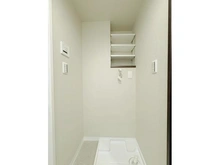 【神奈川県/横浜市旭区中沢】二俣川パーク・ホームズ壱番館 洗面所：洗濯機置場