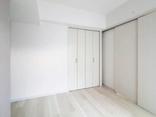 【神奈川県/横浜市港南区日野】クイーンズガーデン サウスコートレジデンス 洋室：約5.5帖