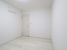 【神奈川県/横浜市港南区日野】クイーンズガーデン サウスコートレジデンス サービスルーム（納戸）：約6.0帖