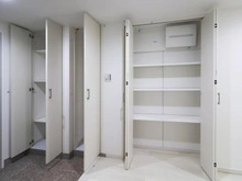 【神奈川県/横浜市港南区日野】クイーンズガーデン サウスコートレジデンス 収納：玄関部分