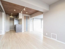 【東京都/大田区北千束】北千束スカイマンション LDK：右側洋室約8帖