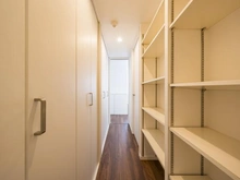 【東京都/港区高輪】ピアース高輪 収納：ウォークスルークローゼット