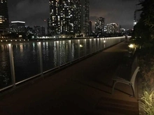 【東京都/品川区東品川】品川イーストシティタワー プライベートデッキ：運河に面した居住者専用の全長約１００ｍのプライベートデッキ