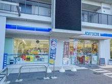 【東京都/品川区東品川】品川イーストシティタワー ローソン東品川五丁目店（現地より約100m）：共用廊下からの入店が可能です