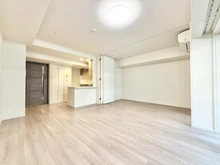 【東京都/大田区山王】パークホームズ山王二丁目ザ レジデンス リビング・ダイニング：※LDと洋室をつなげて撮影しております。(写真右奥側：洋室)