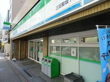【東京都/港区三田】トーア三田ガーデン ファミリーマート三田聖坂下店（現地より約160m）