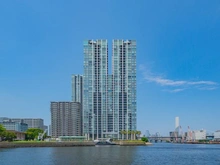 【東京都/港区港南】ワールドシティタワーズ アクアタワー 外観：シーフォートスクエア側からアクアタワー(中央2棟)を望む