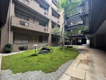 【東京都/新宿区市谷加賀町】パーク・コート市谷加賀町二丁目 敷地内