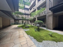 【東京都/新宿区市谷加賀町】パーク・コート市谷加賀町二丁目 敷地内