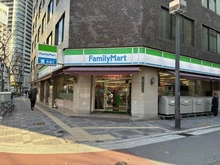 【大阪府/大阪市北区中津】ザ・パークハウス大阪梅田タワー ファミリーマート　梅田中津店（現地より約124m）