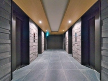 【東京都/江東区亀戸】プラウドタワー亀戸クロス ゲートタワー棟 共用部：エレベーターホール