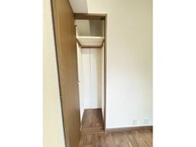 【東京都/江戸川区平井】レジェンド平井 洋室：洋室内の収納です！