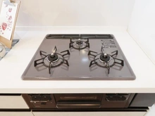 【東京都/足立区大谷田】ボナハイツ中川 3号棟 キッチン：三口コンロ