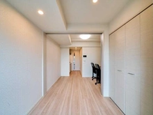 【東京都/江東区亀戸】アルテシモ　クレルトルテ 洋室：奥：DK
【家具調度品は価格に含まれません】