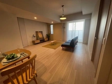 【兵庫県/尼崎市南塚口町】プラウド阪急塚口駅前 リビング：※家具・調度品は販売価格に含まれておりません