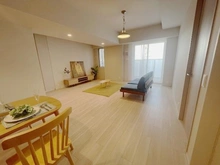 【兵庫県/尼崎市南塚口町】プラウド阪急塚口駅前 リビング：※家具・調度品は販売価格に含まれておりません