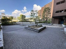 【兵庫県/尼崎市塚口本町】リーデンススクエア塚口 敷地内