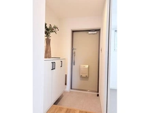 【大阪府/大阪市東淀川区小松】コスモ・ザ・パークスイースト1 玄関：※家具調度品等は販売価格に含まれておりません