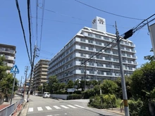 【兵庫県/尼崎市東難波町】藤和ライブタウン立花 外観：白を基調としたマンションです