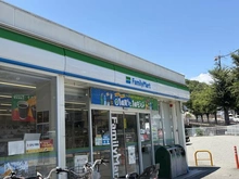 【兵庫県/宝塚市山手台東】ジオグランデ宝塚山手台センターコート ファミリーマート宝塚山本駅前店（現地より約450m）