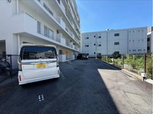 【大阪府/吹田市垂水町】財形江坂ハイツ 駐車場