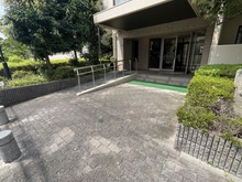 【兵庫県/尼崎市若王寺】ファミール塚口 エントランス