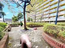 【千葉県/千葉市美浜区稲毛海岸】稲毛東映マンション B棟 敷地内