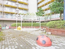 【千葉県/千葉市美浜区稲毛海岸】稲毛東映マンション B棟 敷地内